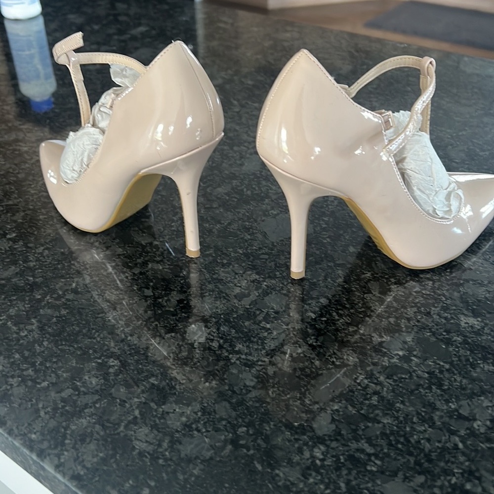 Heels - Picture 6 of 9
